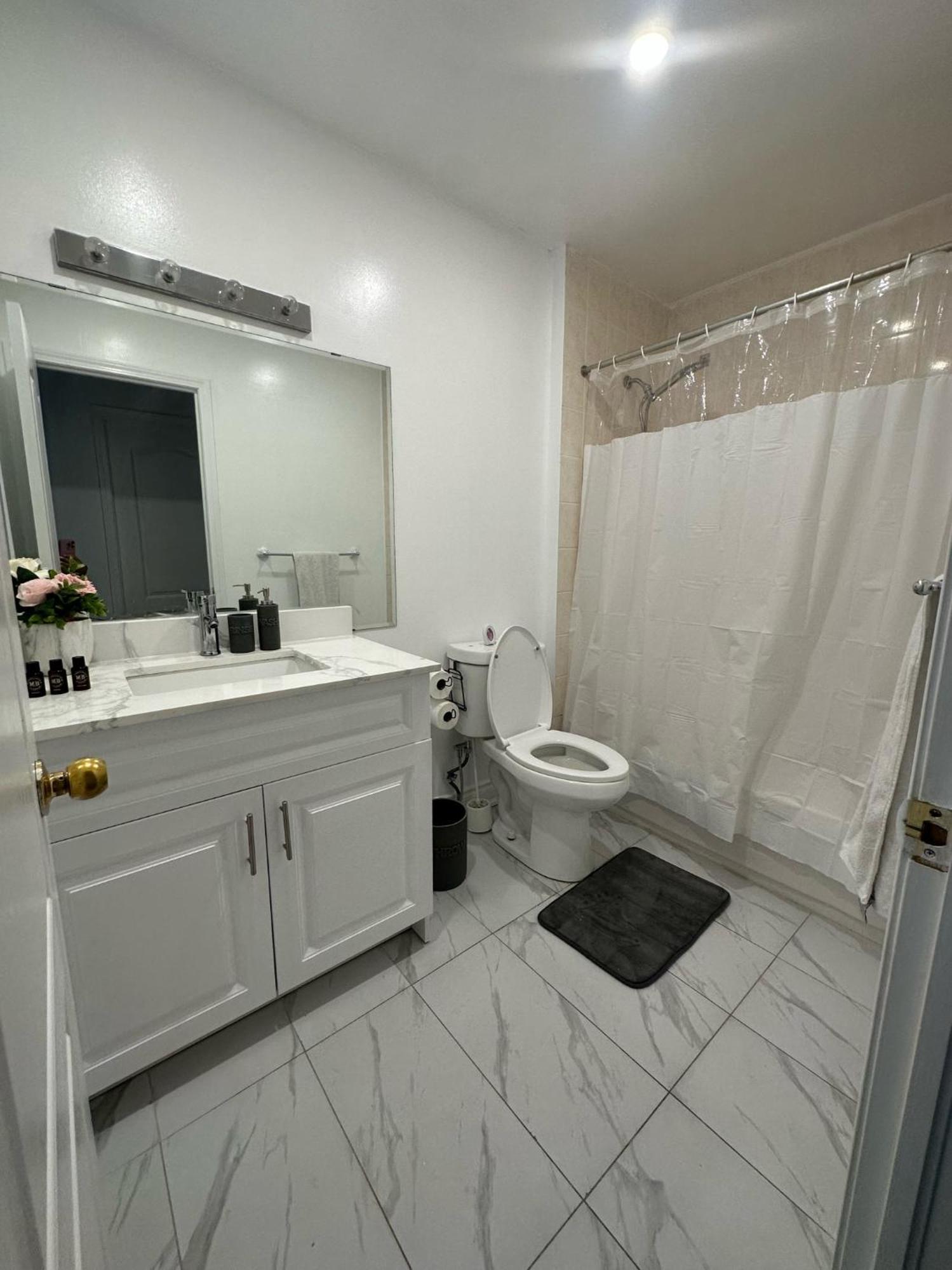 Luxury Home In Toronto 미시소거 외부 사진